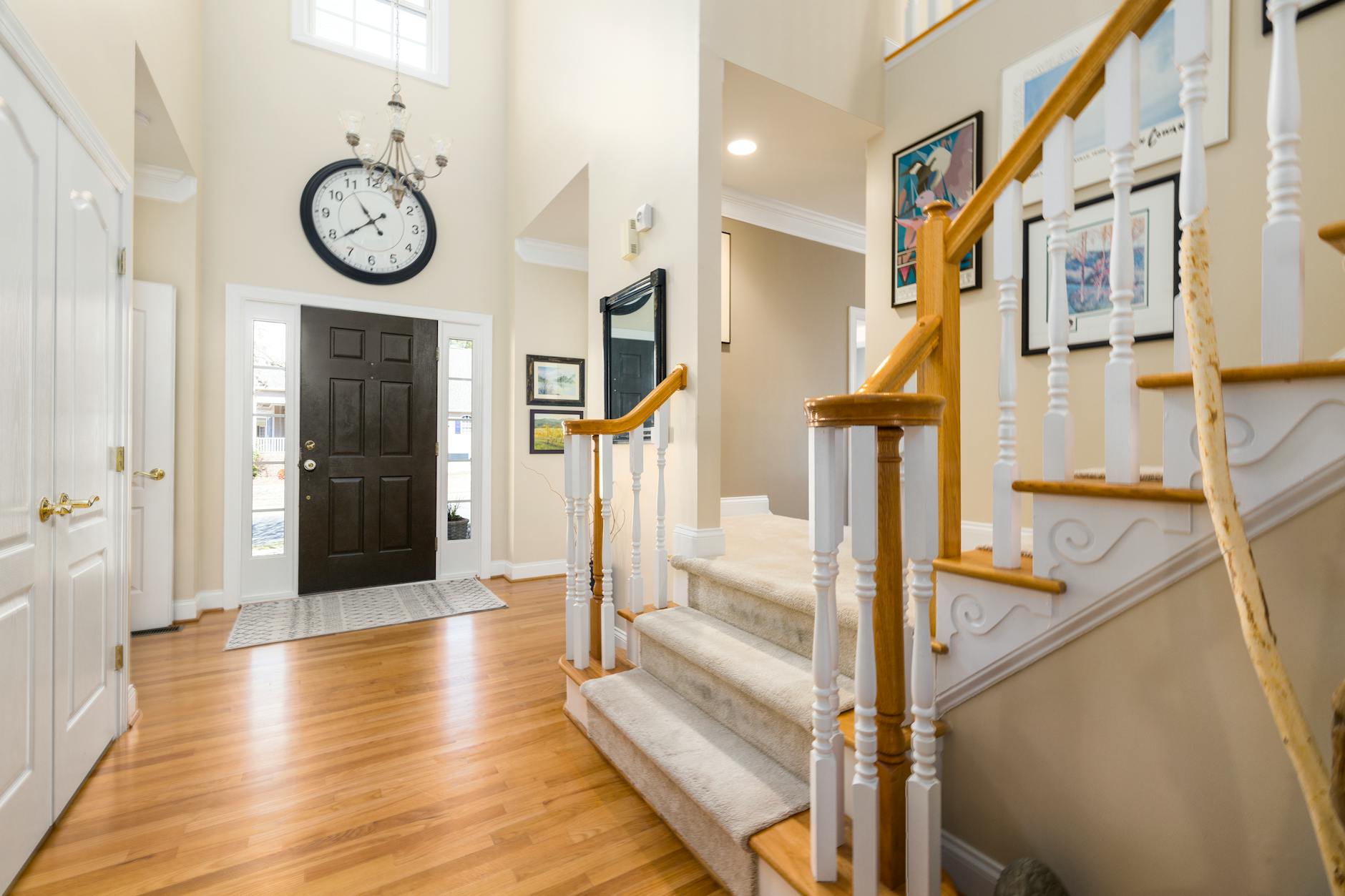 clear welcoming entryway foyer with coat hook and empty space