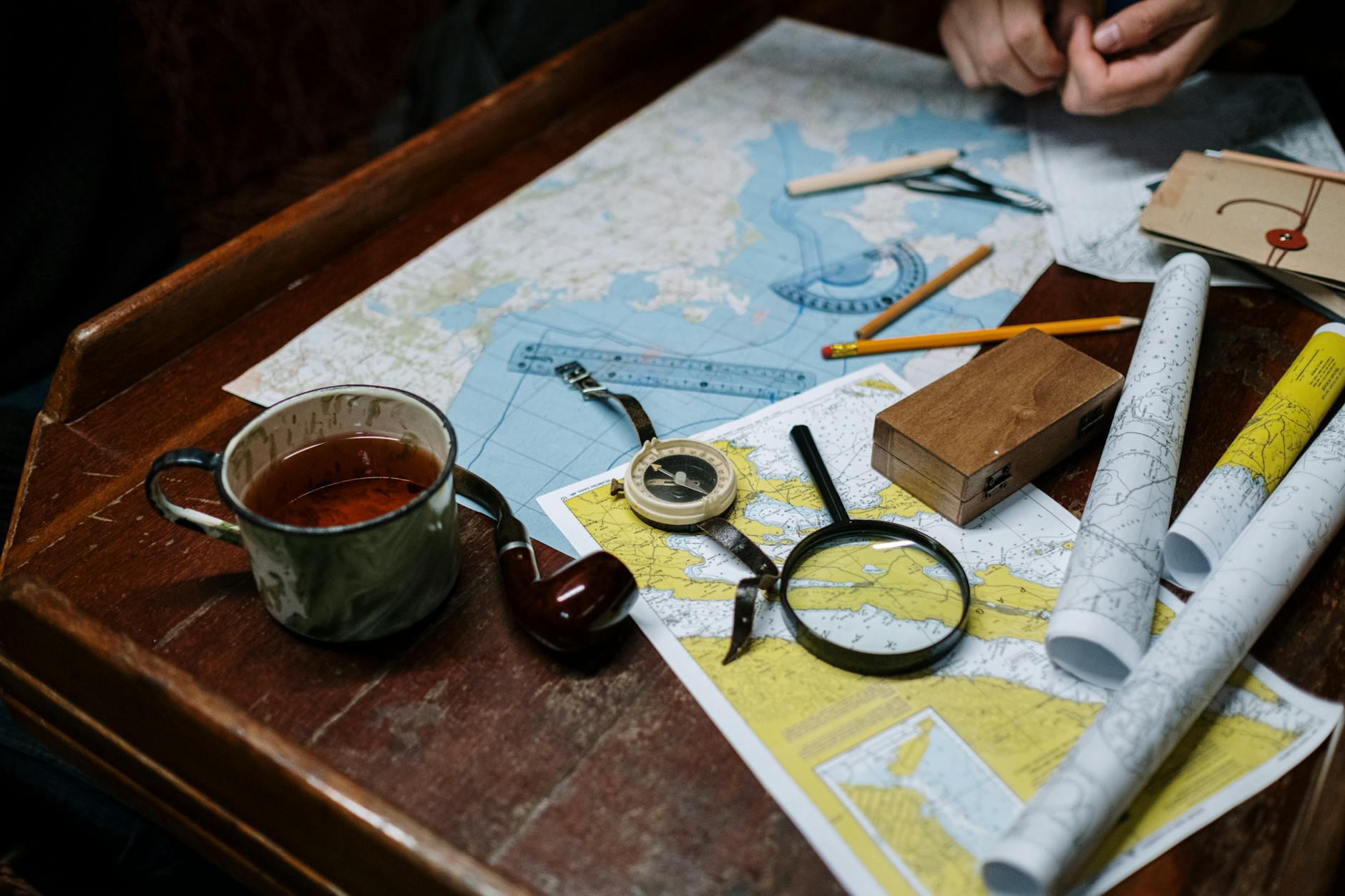 A side-by-side comparison of Form School and Compass School feng shui principles.