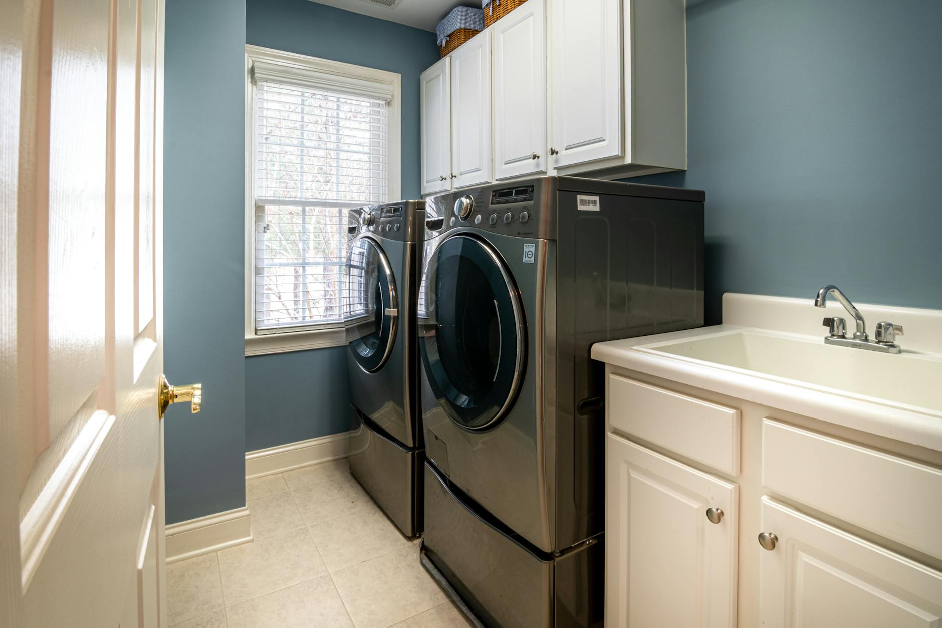 feng-shui-simply-laundry-room-feat