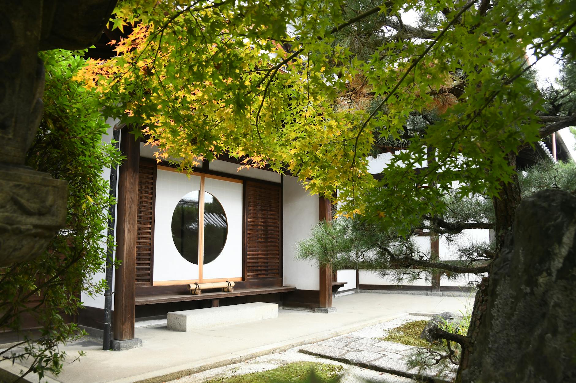 Feng Shui numbers – peaceful home entrance with balanced decor elements.